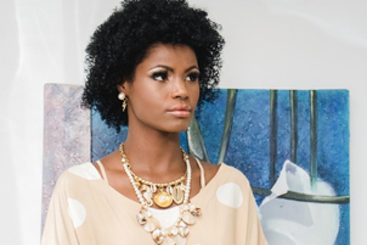 Modelo da Vogue estrela editorial de moda para Expo Made Pocket