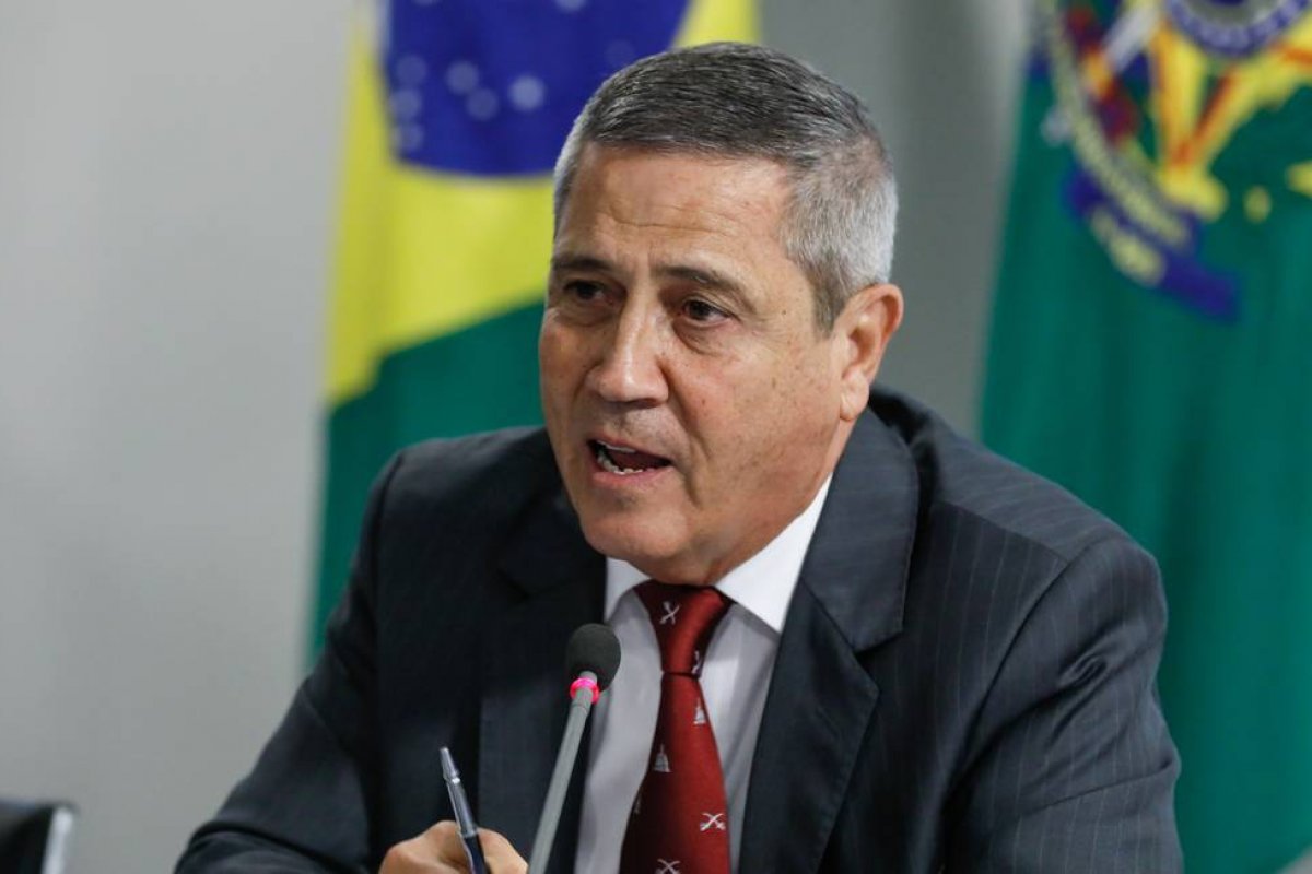 Ministro da Defesa suspende compra de bebida alcoólica pelas Forças Armadas