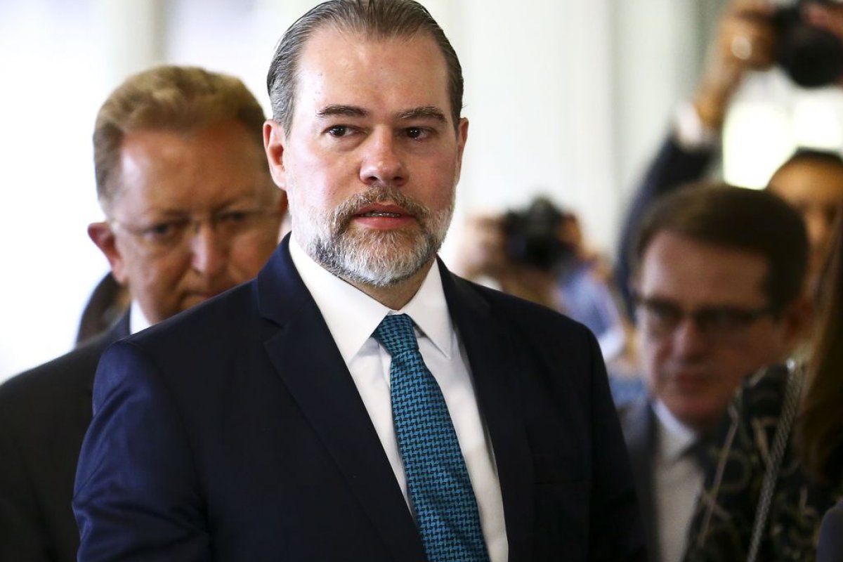 Fachin é pressionado por homologar delação de Sérgio Cabral que cita Toffoli, diz colunista