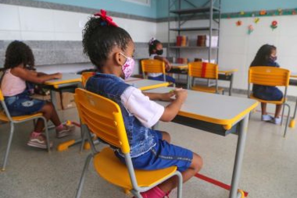 Prefeitura de Salvador institui programa focado na alfabetização de crianças até 7 anos