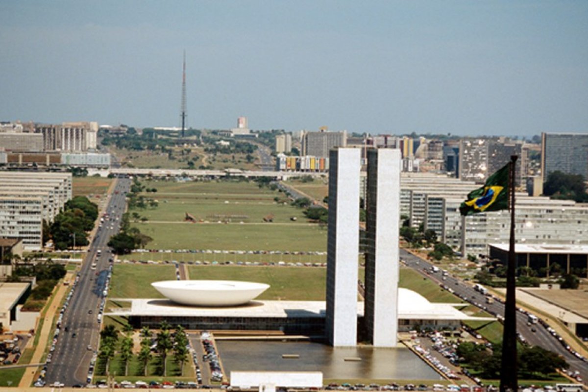 Governo gasta mais de R$ 8,3 bi por ano com profissões em processo de extinção no funcionalismo público