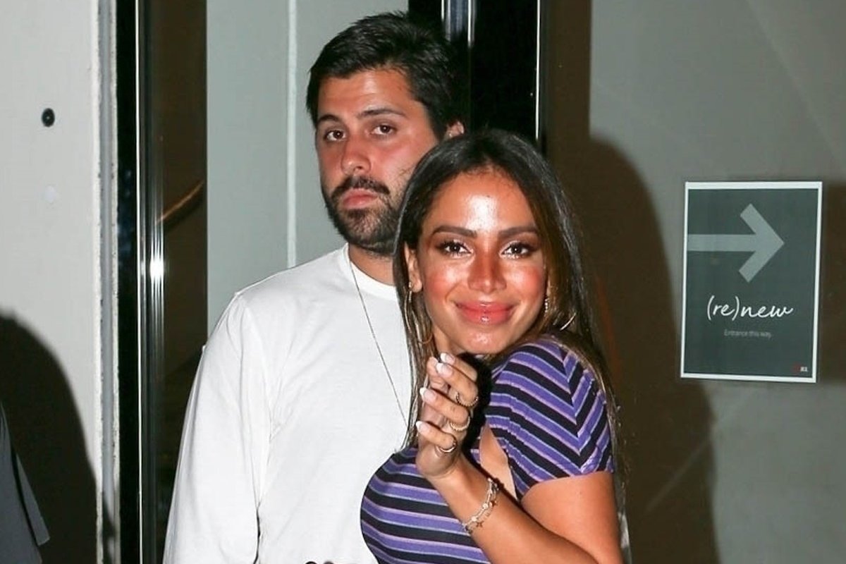 Anitta assume namoro com bilionário