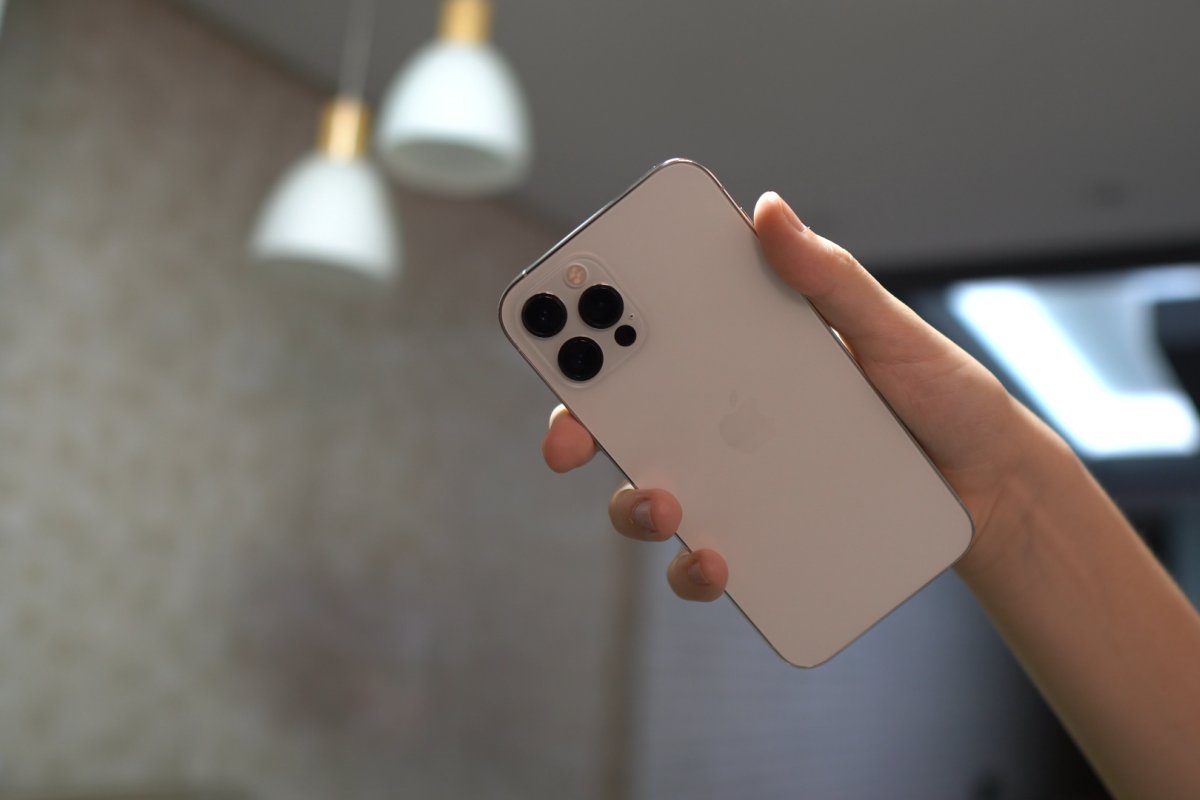 Produção do iPhone 12 cai pela metade por conta de surto de Covid-19 na Índia