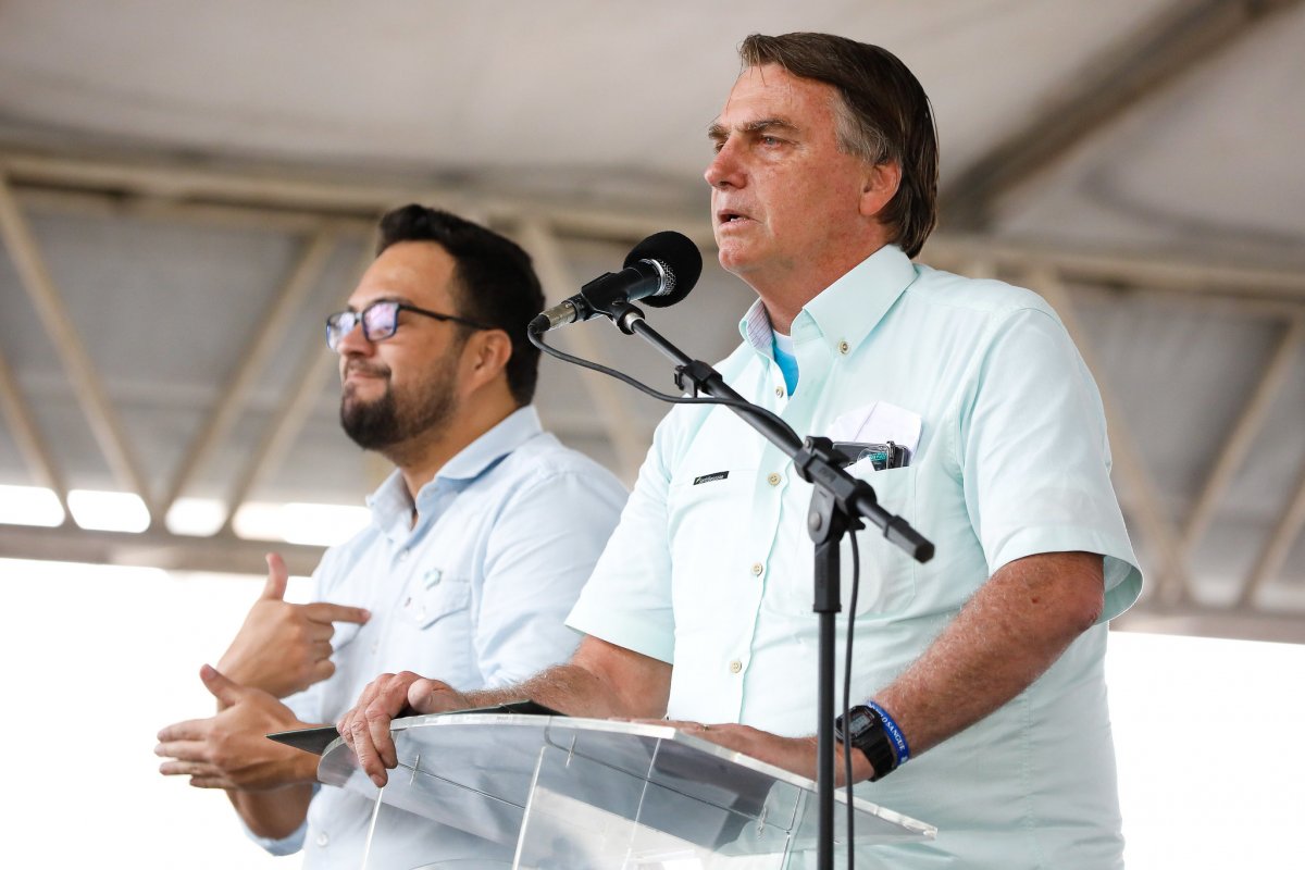 Dando sequência ao filho, Bolsonaro chama Renan Calheiros de vagabundo e vê crime na CPI da Covid