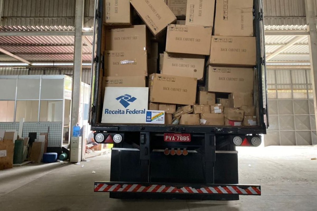 Receita fecha galpão com R$ 500 milhões em mercadorias estrangeiras