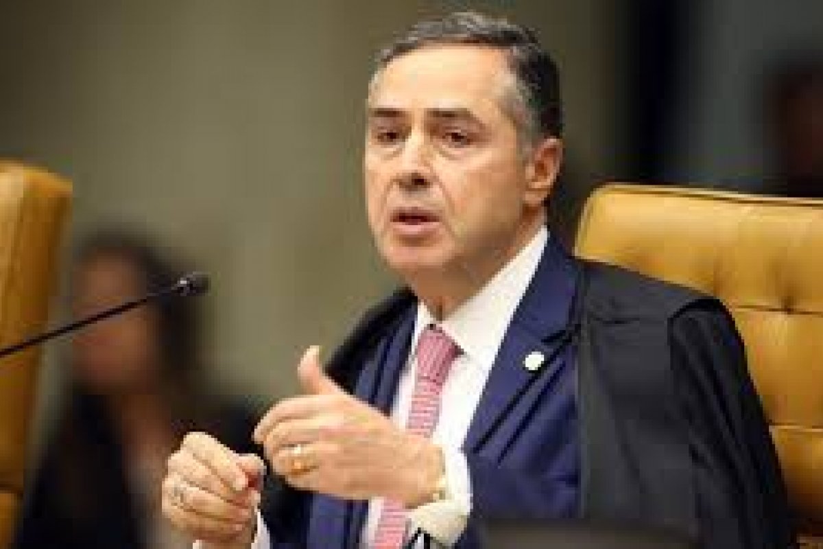 Siri, da Apple, “invade” votação do ministro Barroso em julgamento do STF