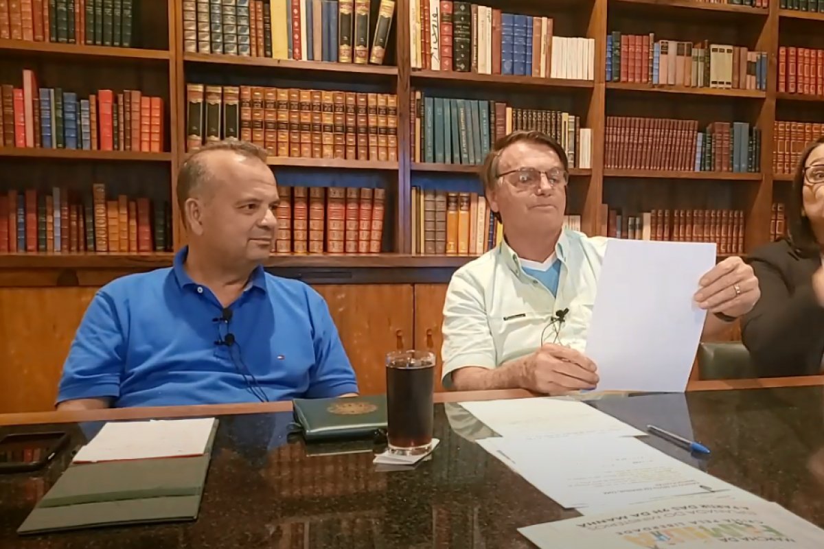 "Fizemos a coisa certa", diz Bolsonaro na aquisição das vacinas contra a Covid-19