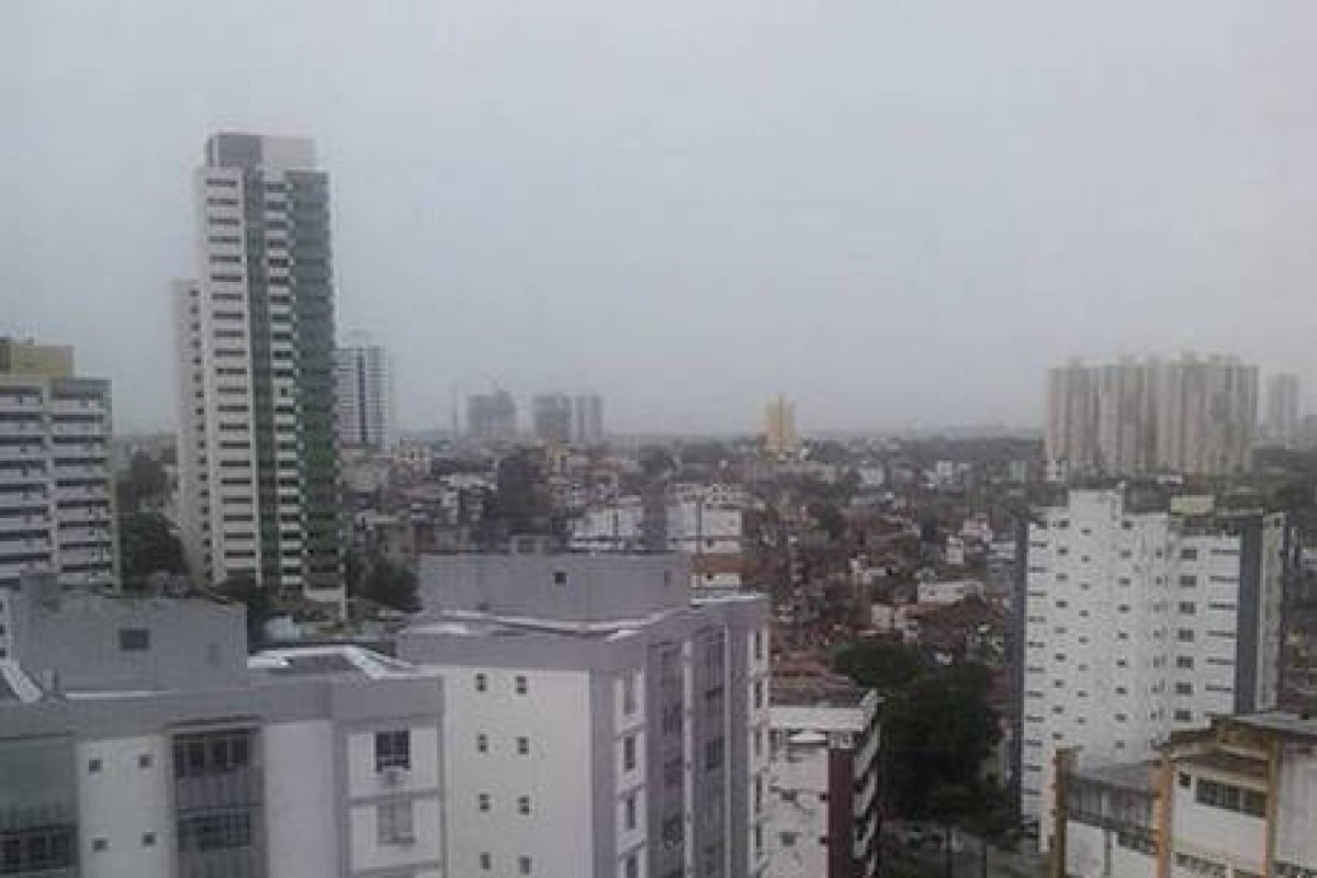 Tempo fechado e chuvas isoladas são previstos para o fim de semana em Salvador