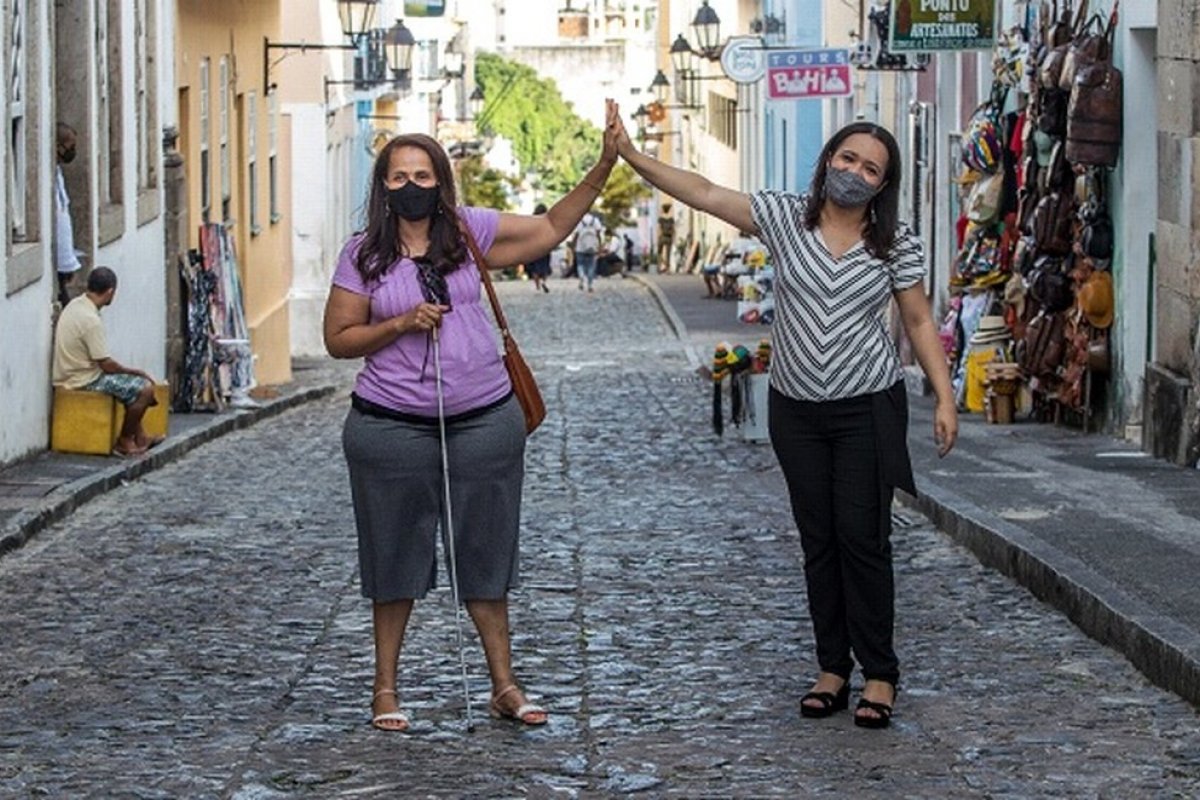 'Salvador Pra Cego Ver': projeto usa audiodescrição para que pessoas com deficiência visual conheçam a cidade  