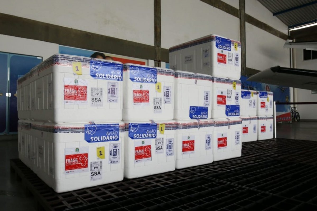 Governo Federal envia novo lote com mais de 560 mil doses de vacina contra a Covid-19 à Bahia