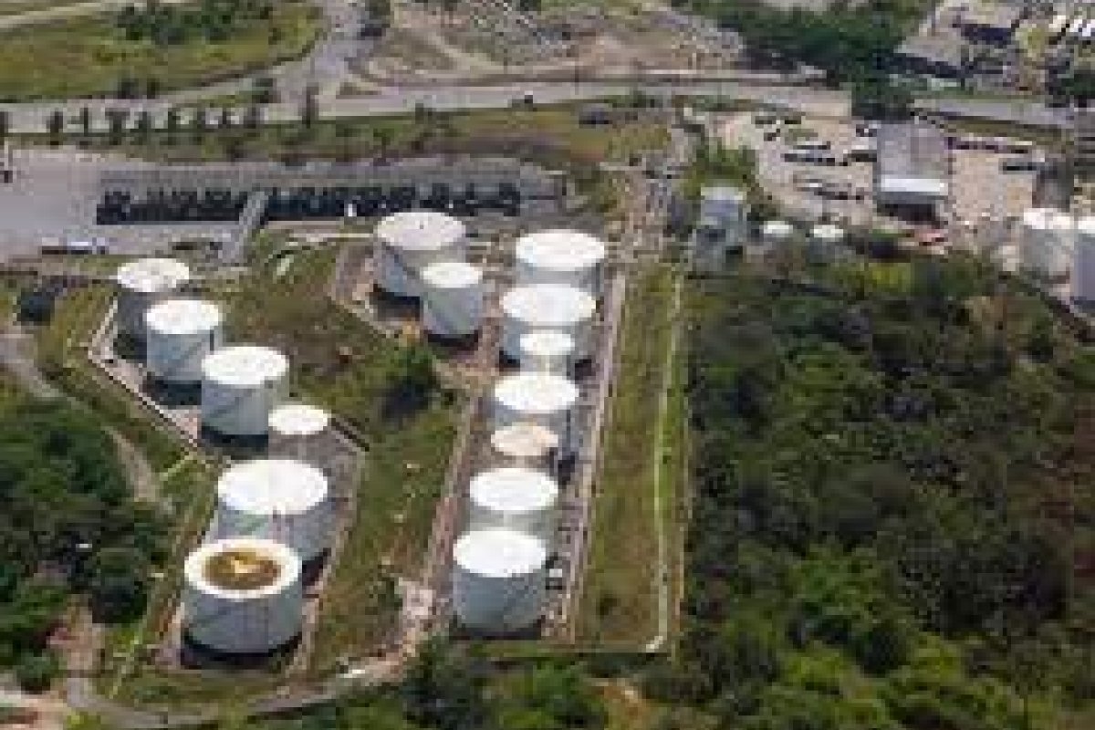 Explosão em distribuidora de gás de cozinha deixa uma pessoa morta e uma ferida