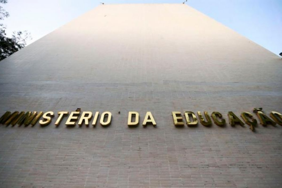 MEC admite não ter dinheiro para pagar Enem 2021 e bolsas de 92 mil pesquisadores