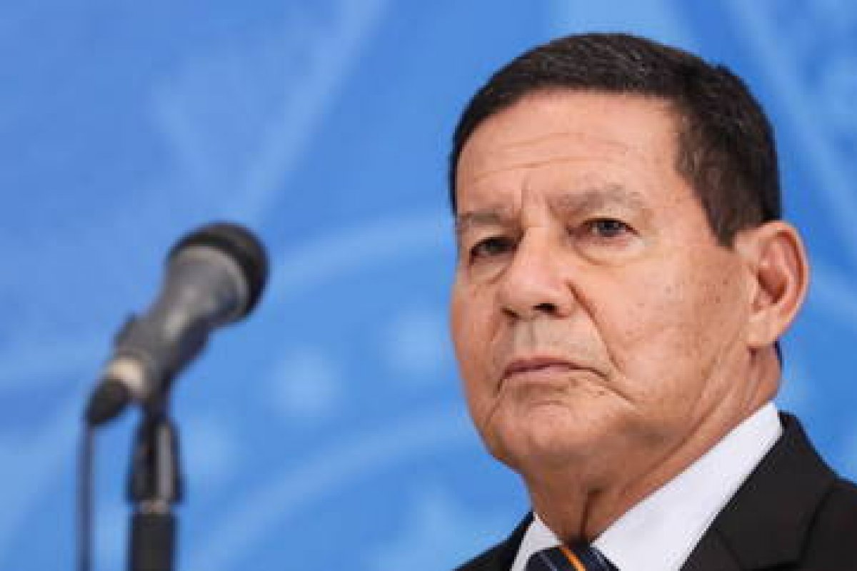 Mourão diz que Pazuello tem direito a ficar em silêncio na CPI da Covid
