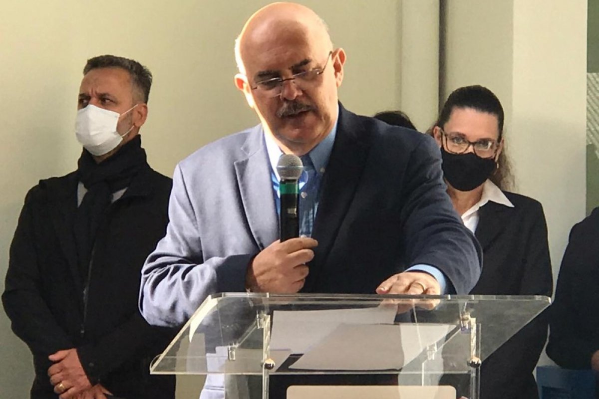 Após possibilidade de adiamento, ministro da Educação sinaliza que Enem deve ocorrer em outubro