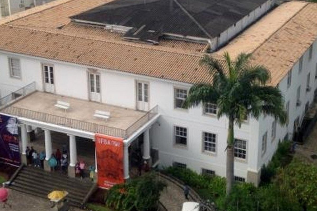 Perda de verba: Ufba corta pela metade auxílio de inclusão digital para estudantes