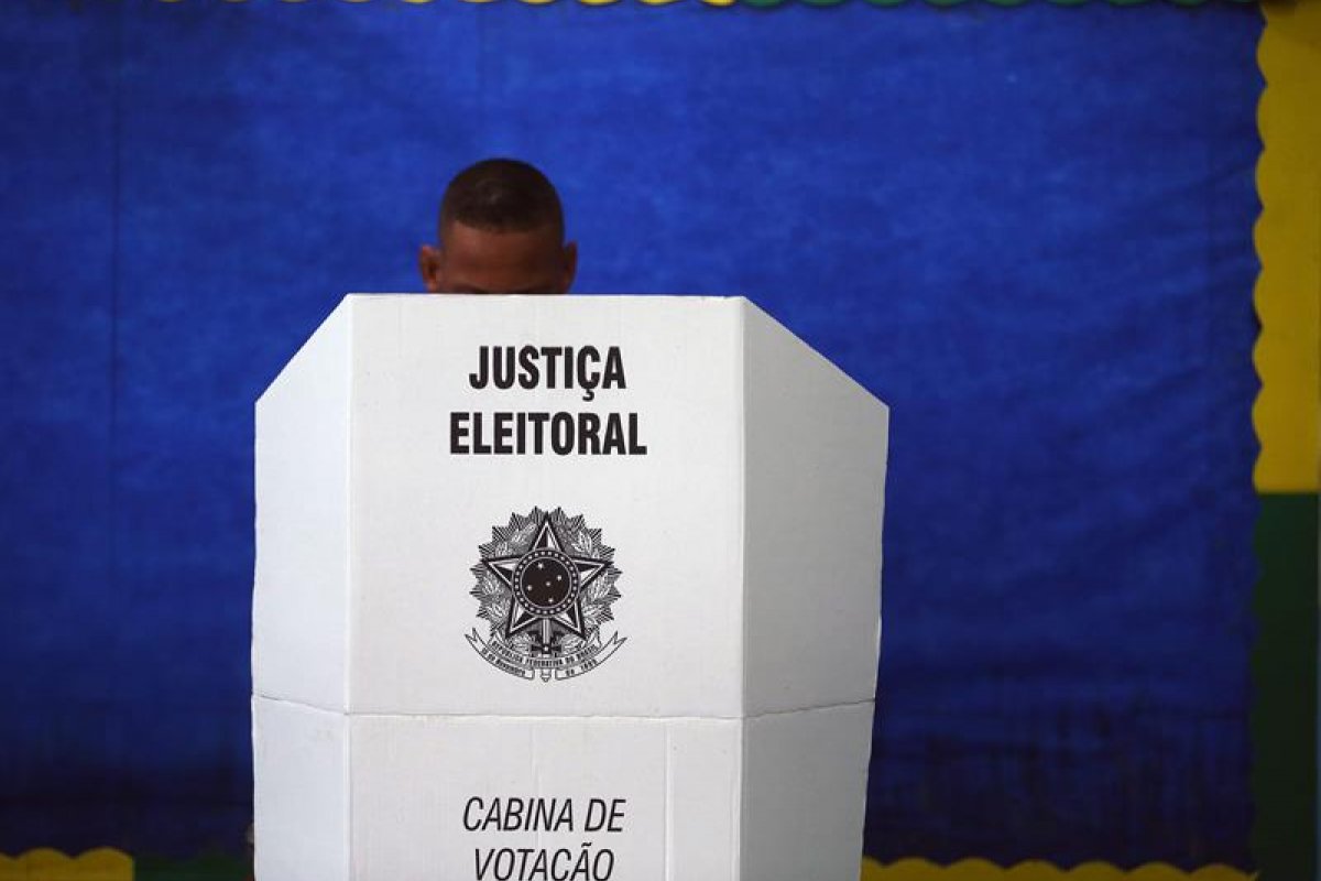 "Campanha de transparência", diz Barroso ao defender o voto impresso