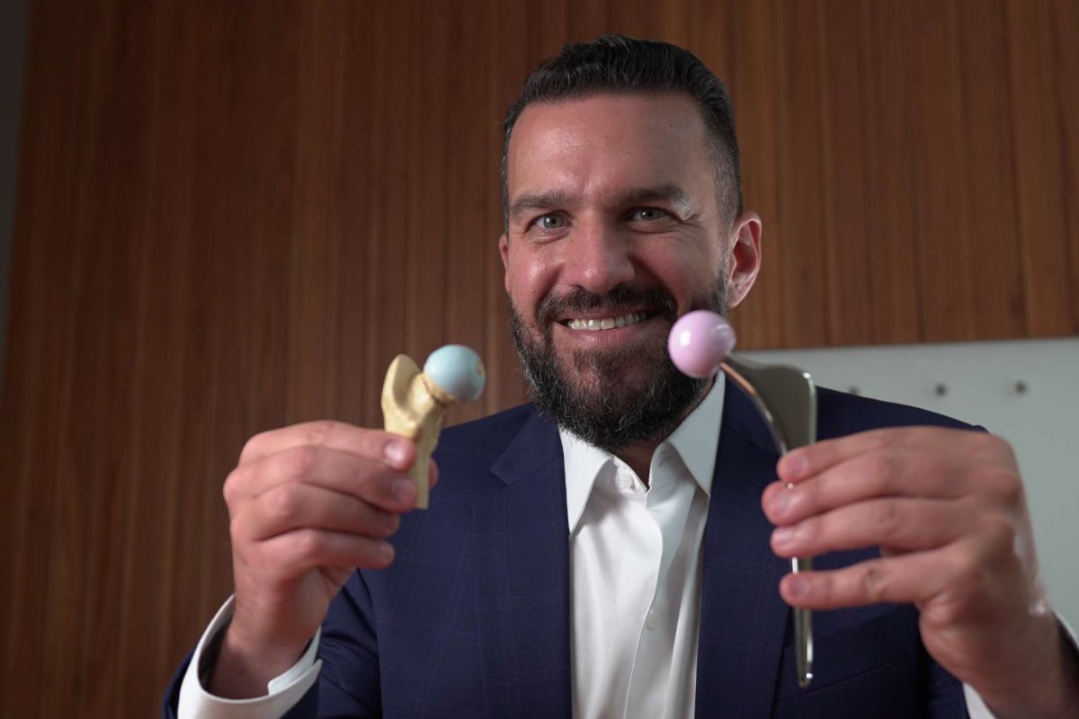 Médico ortopedista mostra técnica para superar dores no quadril e evitar a artrose