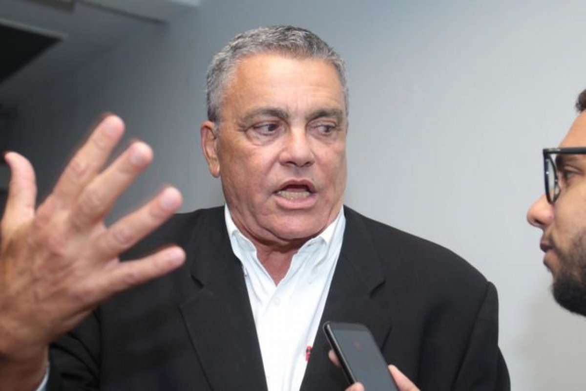 Conselho do Vitória cria comissão para investigar gestão Paulo Carneiro