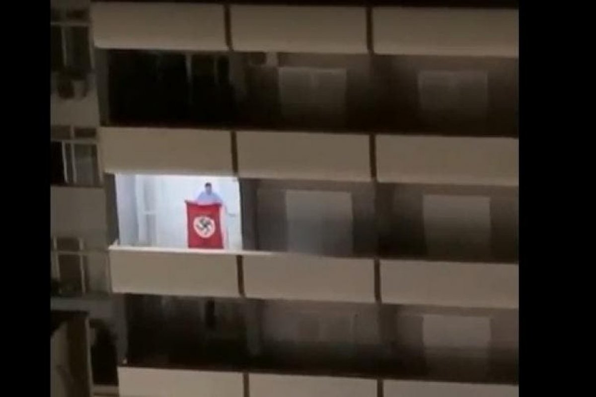 Ministério Publico de SC acompanha investigação sobre vídeo mostrando homem balançando bandeira nazista