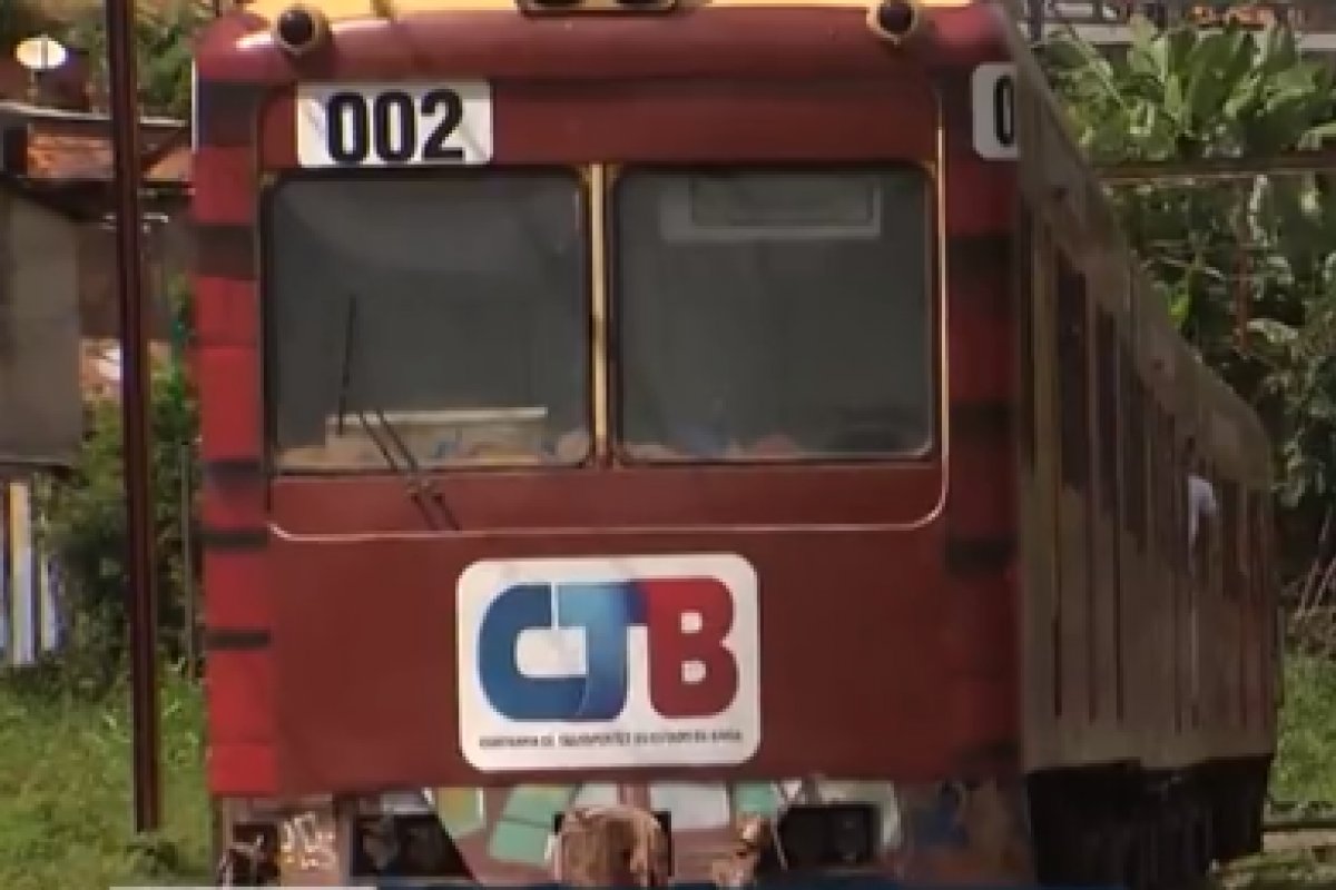 Após explosão, trem do subúrbio opera com um veículo nesta quinta