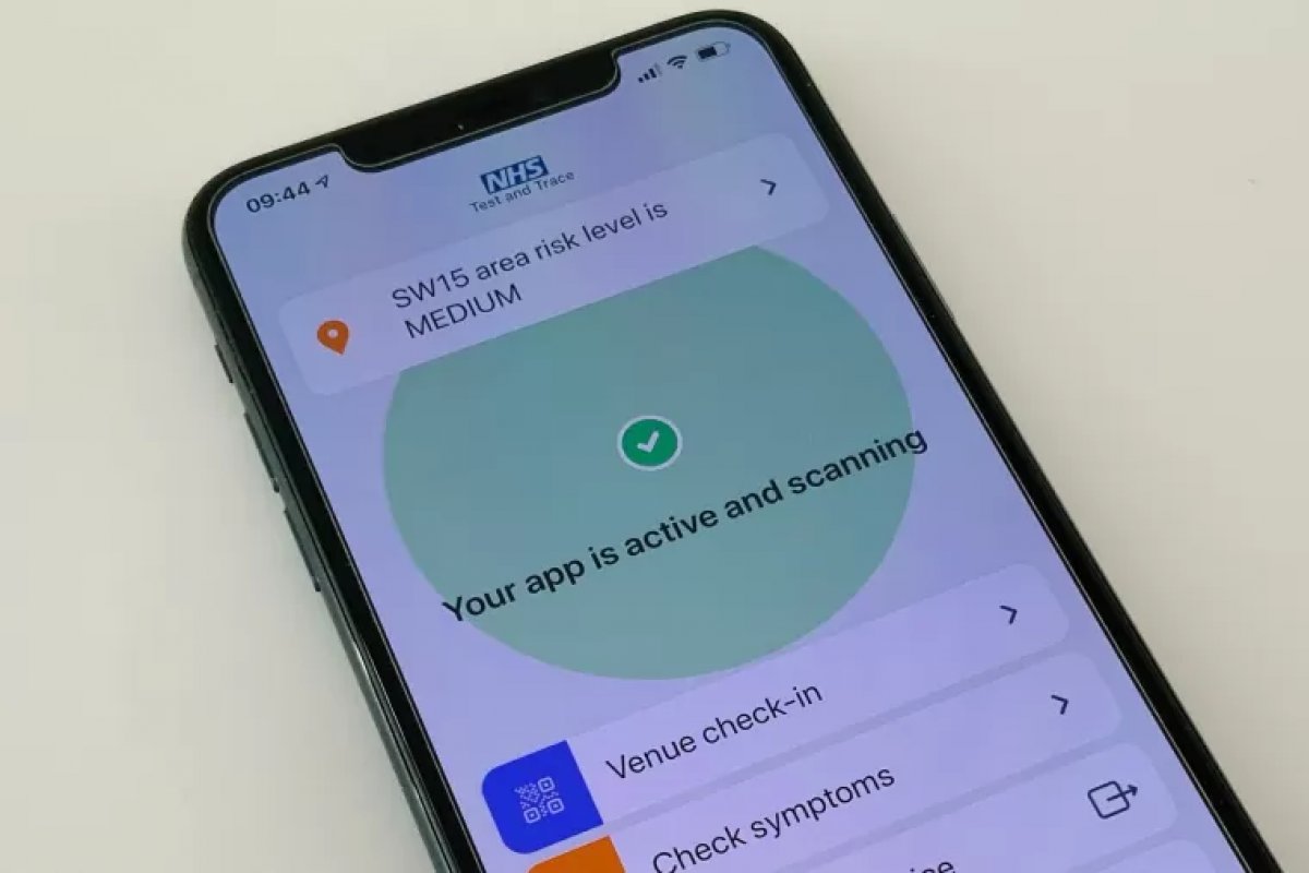 App que monitora covid poupou vidas no Reino Unido