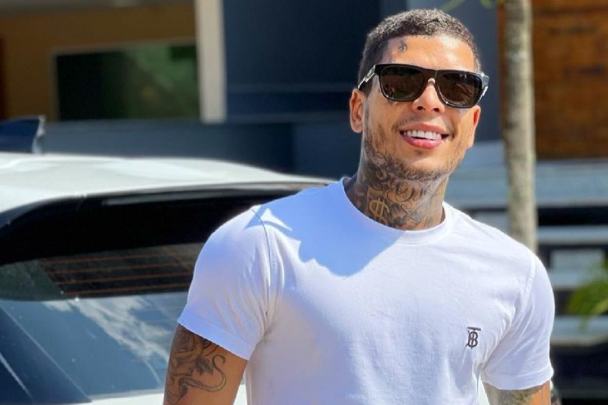 Tragédia! MC Kevin cai do 5º andar de hotel no Rio de Janeiro e estado é muito grave