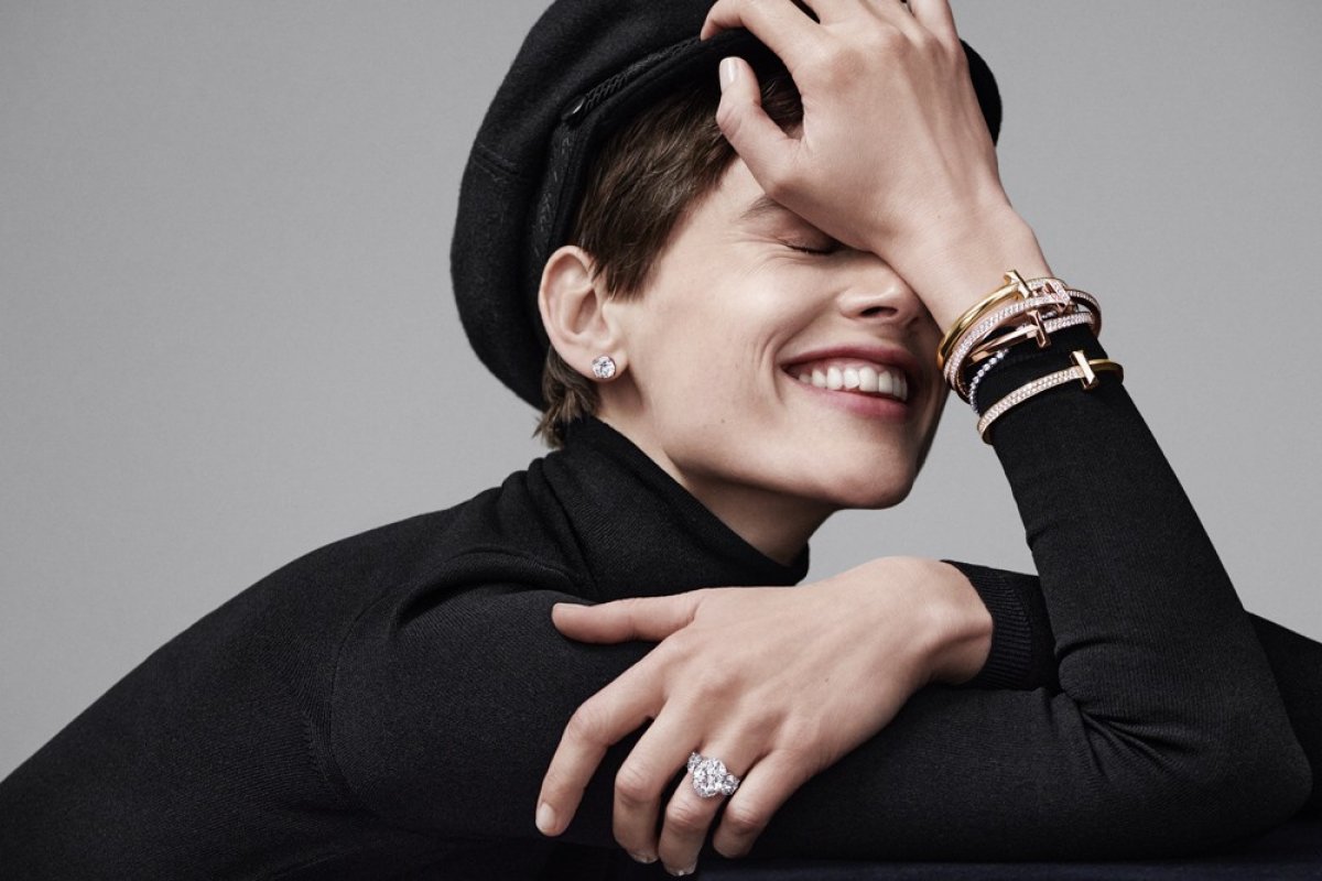 Tiffany & Co. lança a Tiffany T1, uma nova coleção que celebra e expande o poder da icônica linha T 