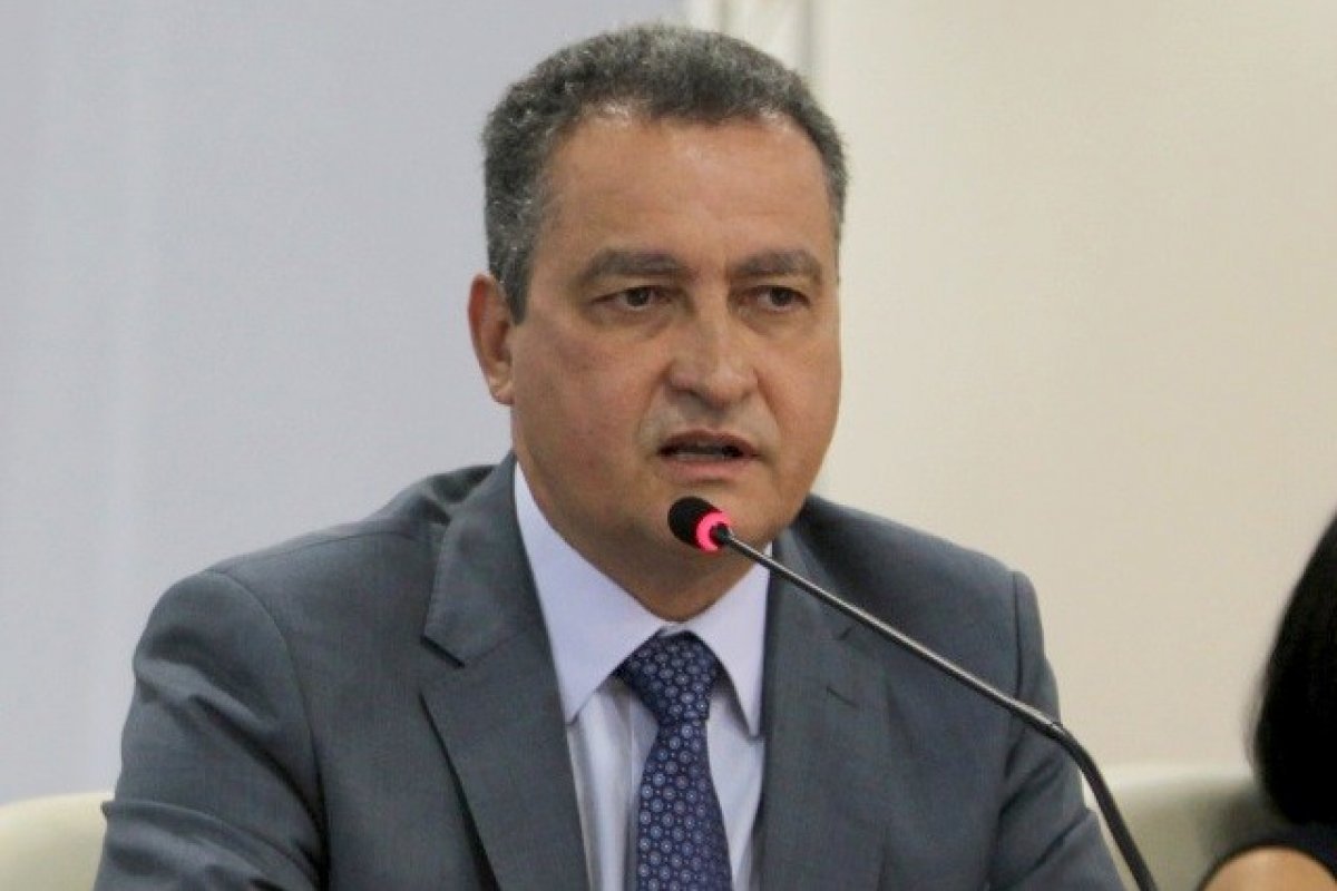 Mini reforma de Rui será anunciada na terça (18)