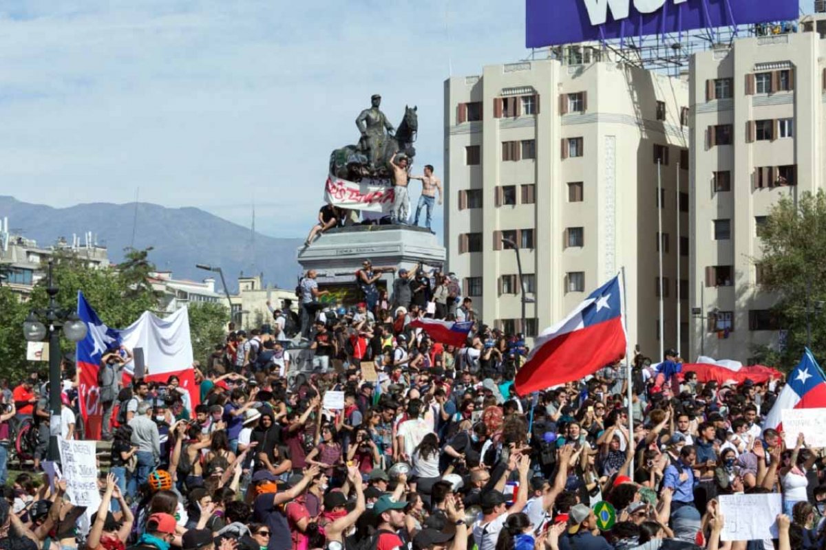 Independentes surpreendem políticos tradicionais com votação expressiva na eleição para constituinte do Chile