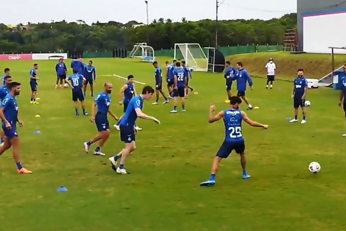 Bahia faz último treino em Salvador antes de embarque para a Argentina
