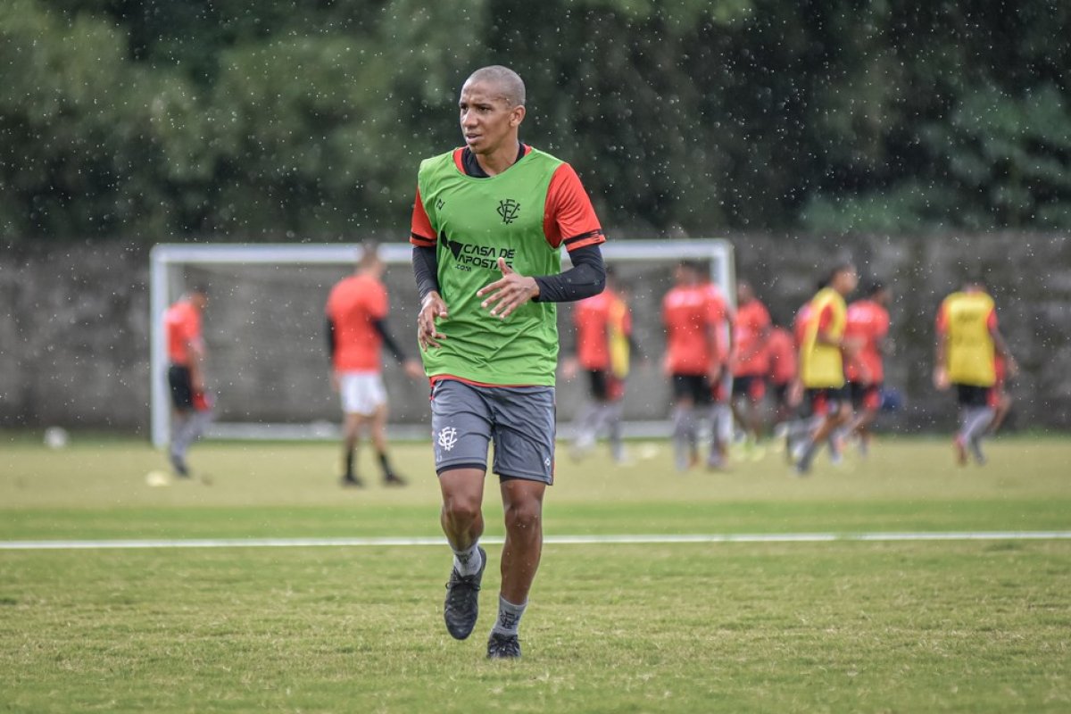 Após folga, Vitória treina finalização de olho na estreia pela Série B