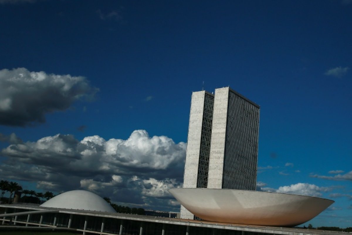 Pedido conjunto de vista adia votação da PEC da reforma administrativa na CCJ