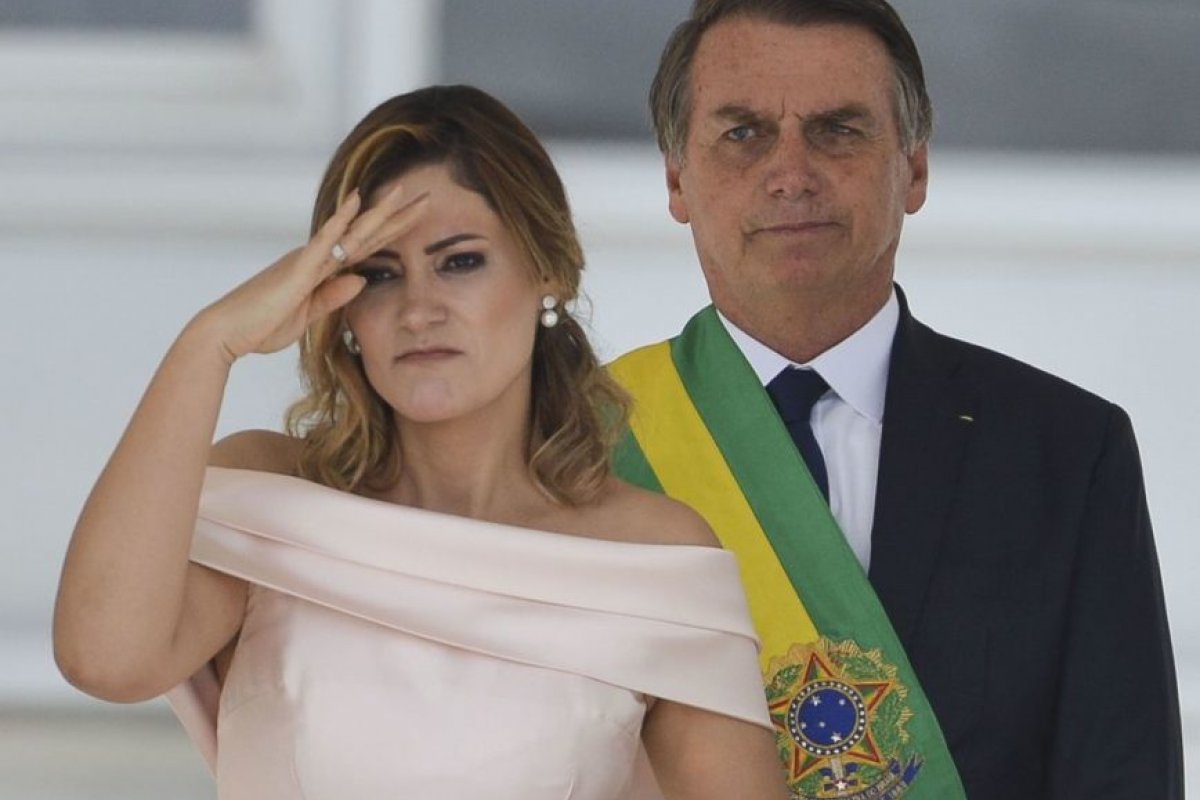 Michelle Bolsonaro perde ação contra revista 'IstoÉ' por matéria com insinuação de infidelidade