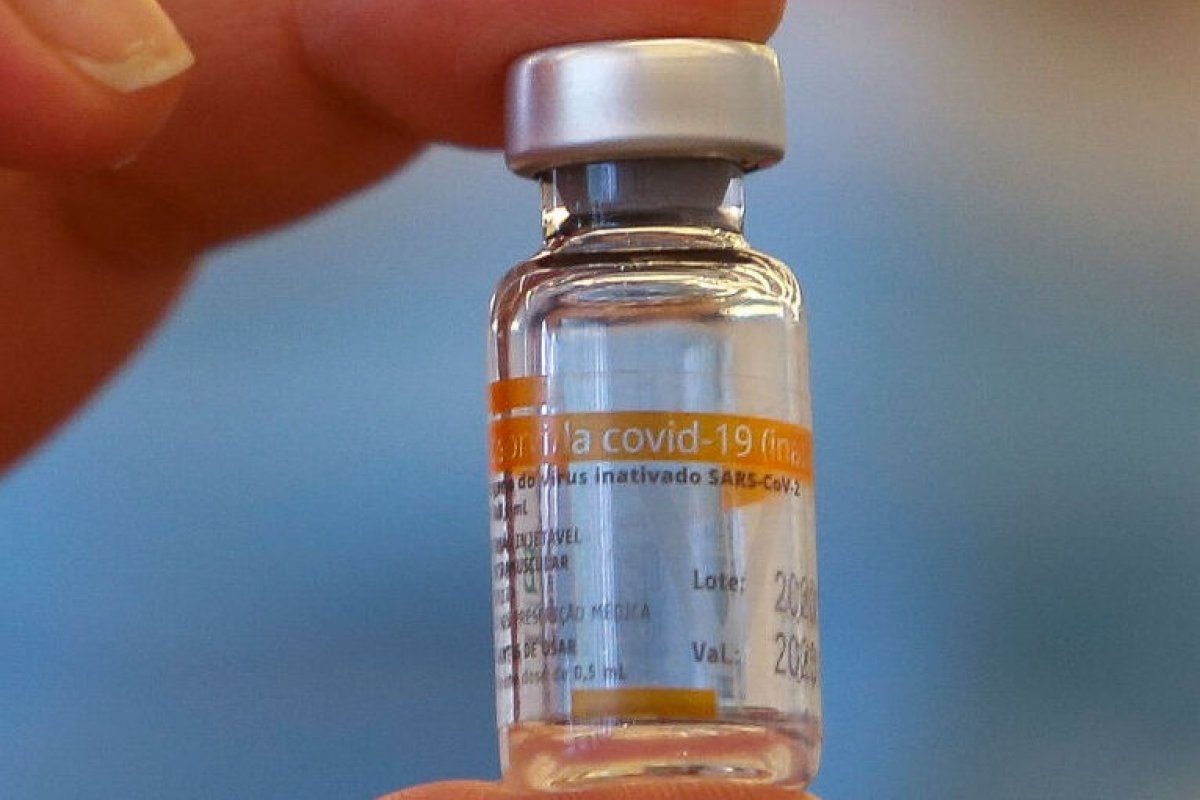 Anvisa descarta fabricação de novos frascos da Coronovac por não haver indícios de menos doses