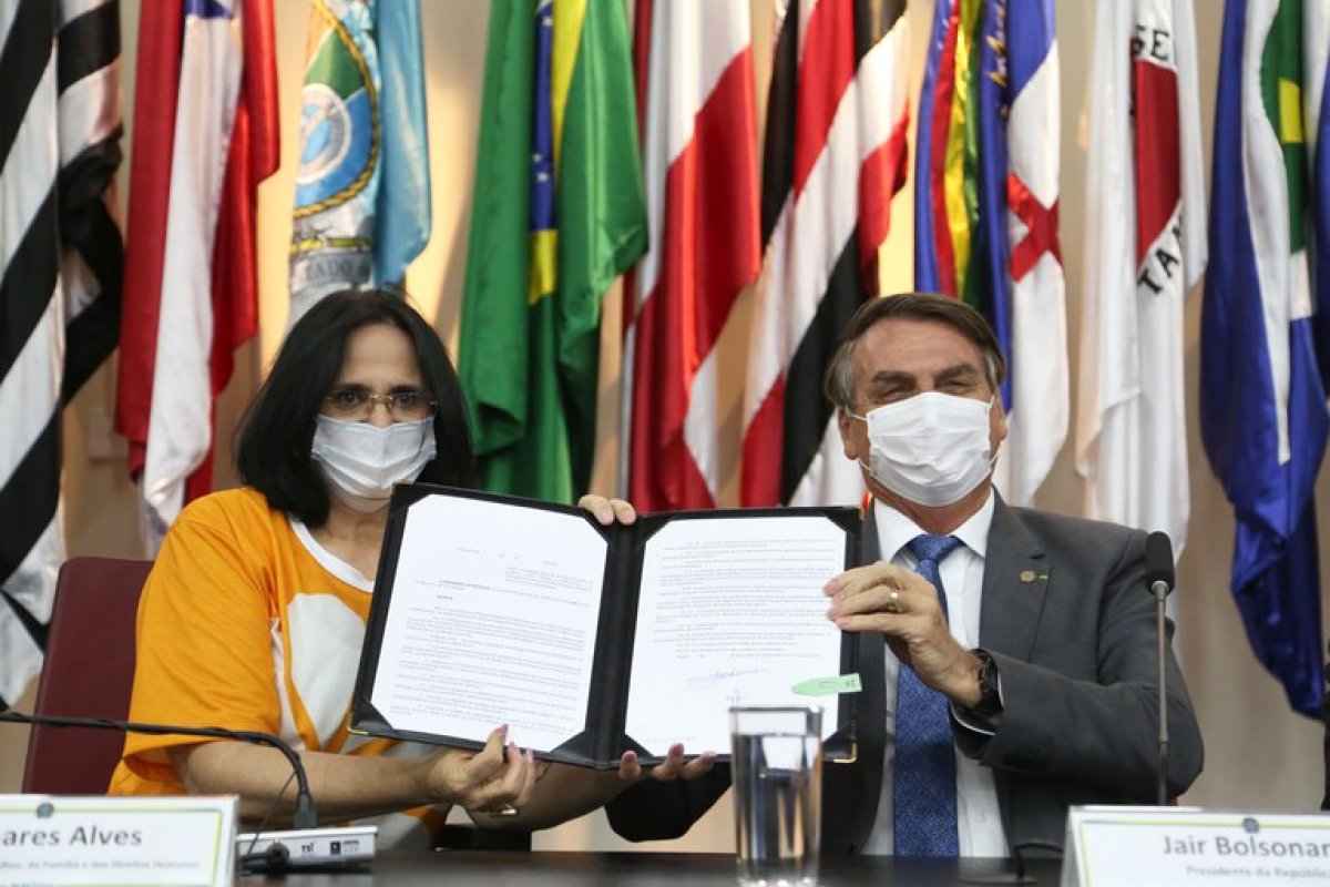 Bolsonaro lança programa nacional para enfrentamento da violência contra crianças e adolescentes