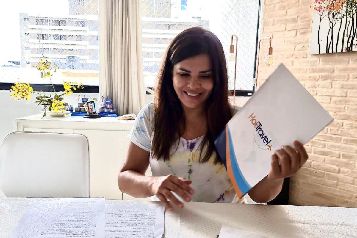 Mara Maravilha assina contrato milionário como garota propaganda
