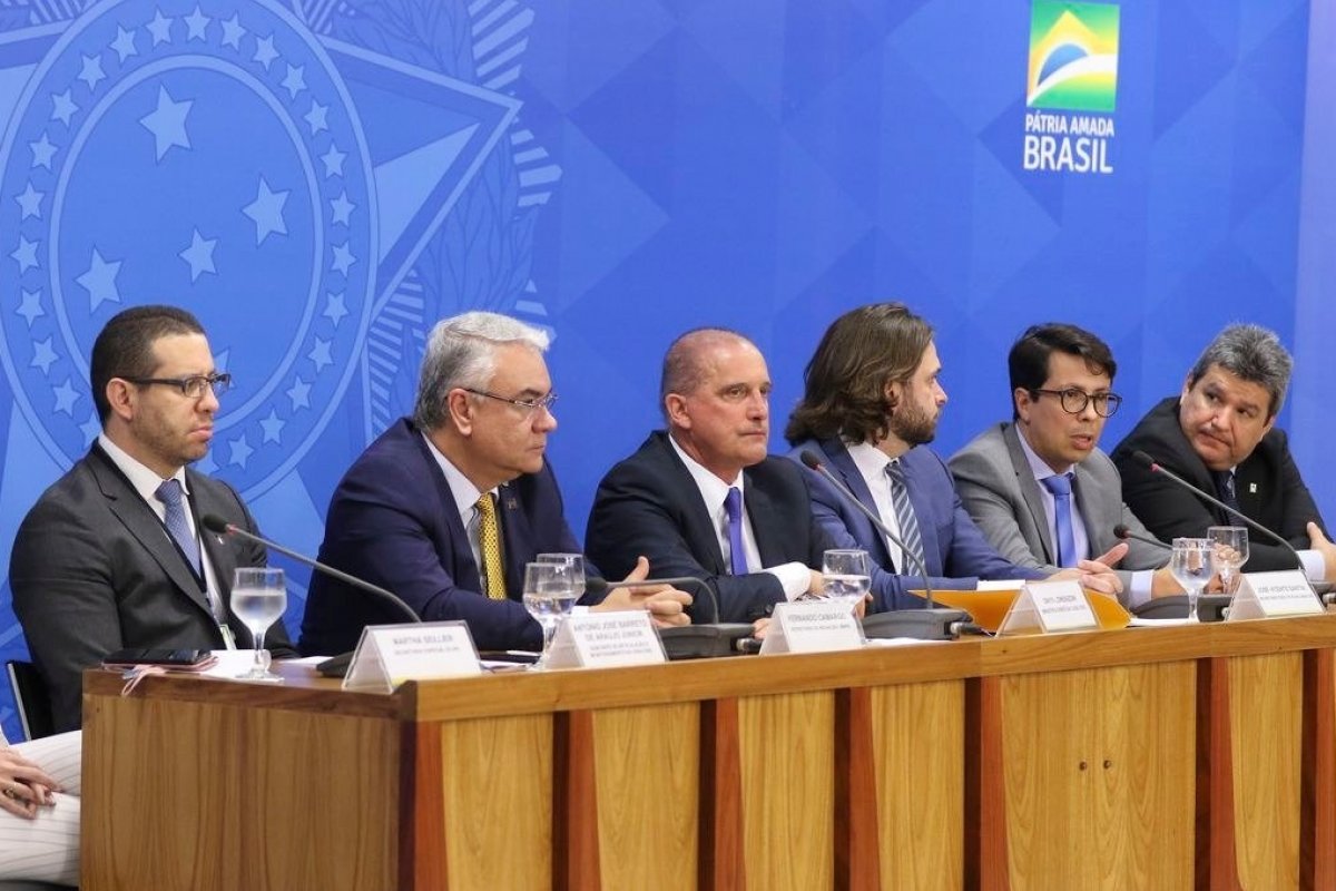 Governo planeja cortes de ministérios para fazer Reforma Administrativa
