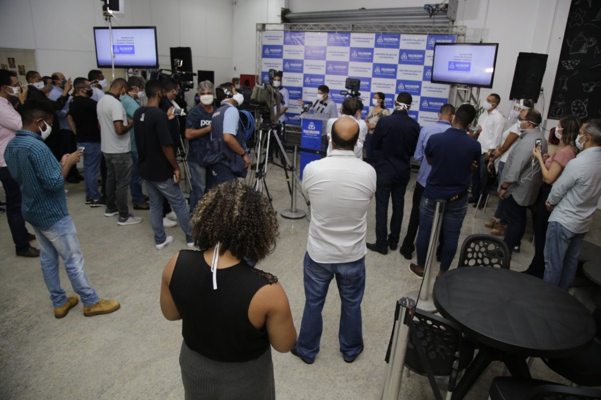 #VACINAJÁ: Jornalistas lutam por prioridade na vacinação da Covid-19