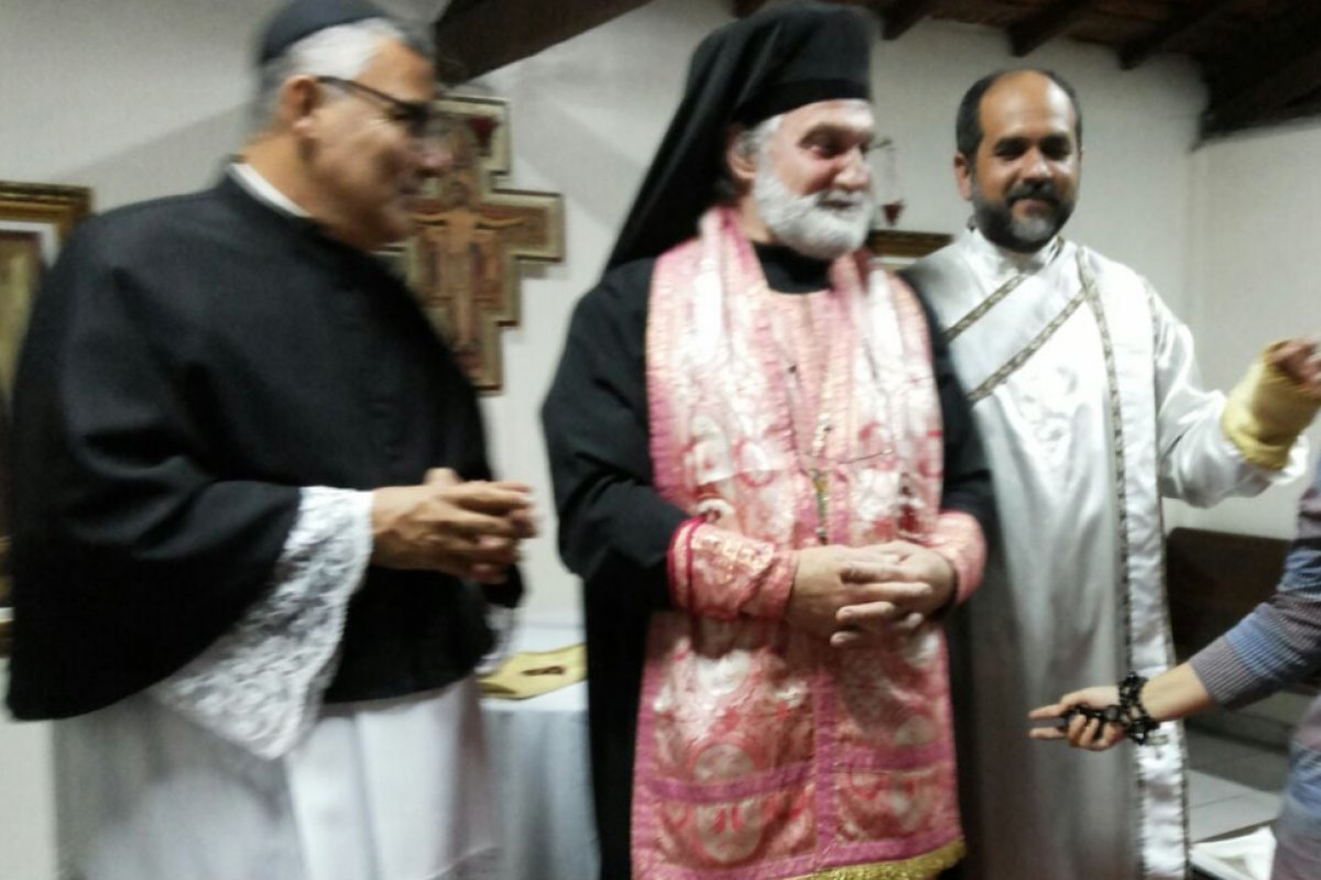 Sem mostrar documentos que provem a ordenação, Kelmon Luis de Souza reforça ser padre nas redes sociais