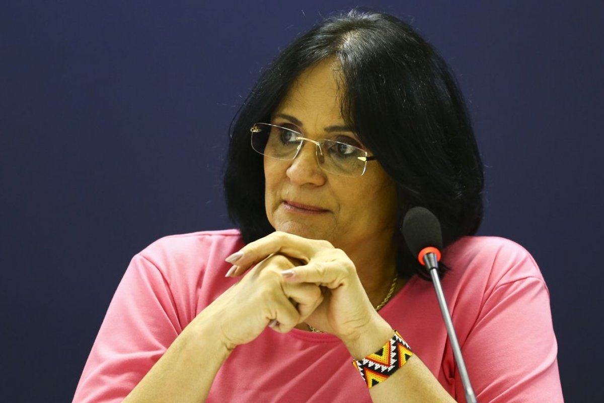 Damares Alves defende fortalecimento de ONGs que atuam para proteger crianças e adolescentes