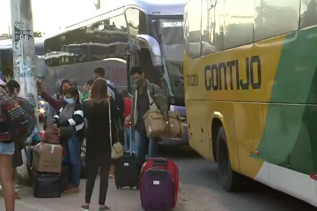 Rodoviários intermunicipais fazem manifestação por vacina da Covid-19 em Salvador