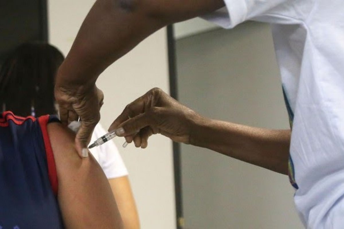 CPI da Covid: Pazuello nega versão de carta da Pfizer 
