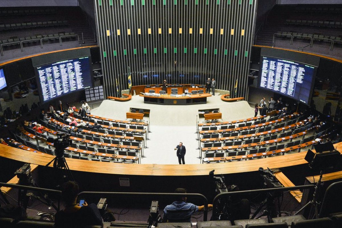 Câmara realiza primeiras audiências sobre voto impresso
