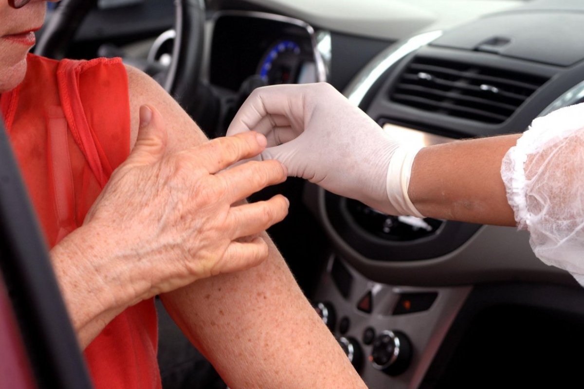 Salvador: aplicação da 2ª dose da Coronavac é ampliada até as 21h desta quarta (19)