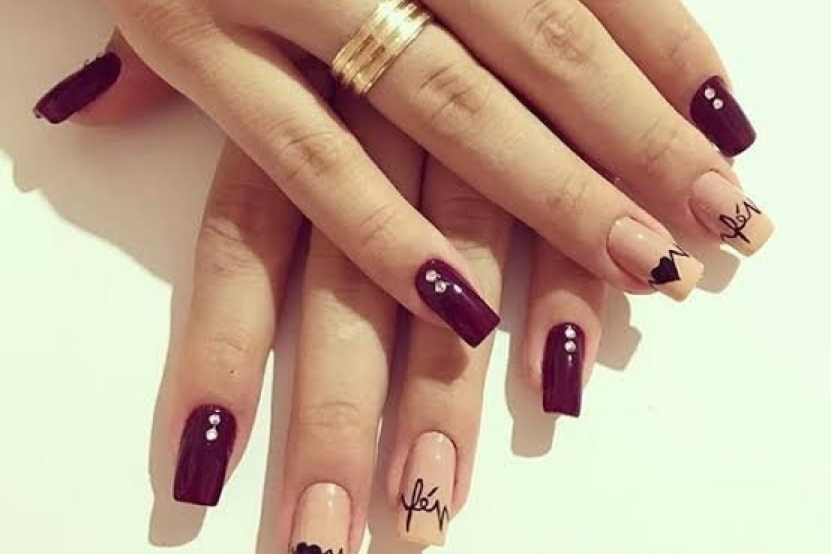 Esmalte de unha é responsável pela maioria dos casos de alergia facial, aponta estudo