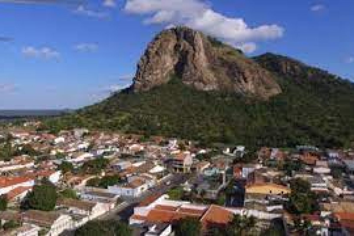 TCM pune ex-prefeito de Tanquinho por contratação irregular de servidores