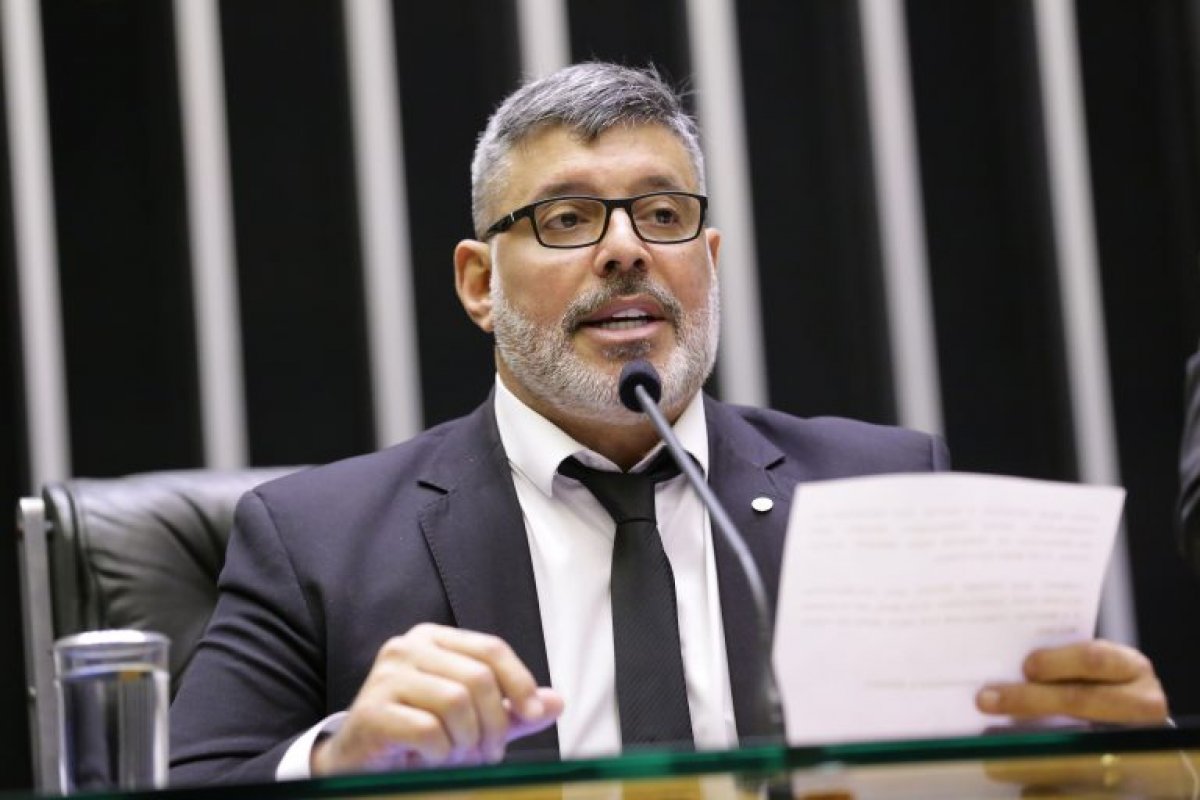 Alexandre Frota deposita R$ 50 mil em juízo após condenação em ação de Chico Buarque