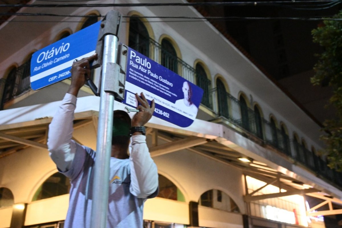 Rua de Niterói ganha placas com o nome e rosto ator Paulo Gustavo