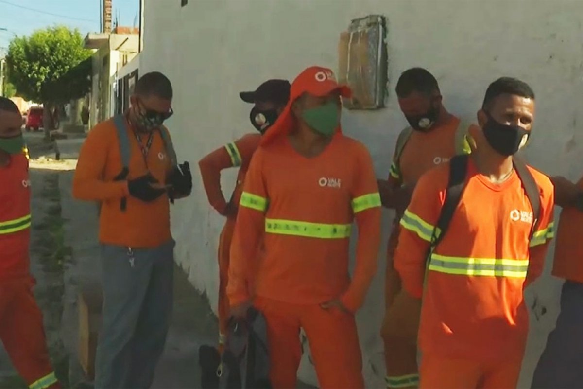 Agentes da limpeza urbana de Juazeiro paralisam atividades em protesto por vacina da Covid-19