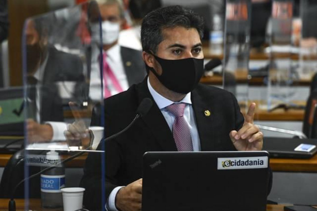Vídeo: senador mostra filho de Renan Calheiros defendendo cloroquina
